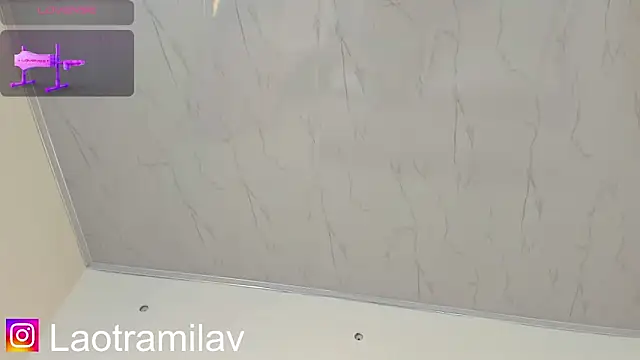 חדר צ'אט בשידור חי של MilaVelour