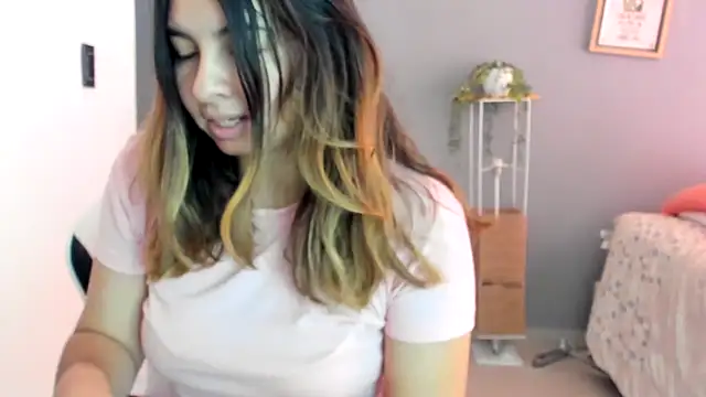 غرفة دردشة __Emma__11__Lecat_ المباشرة
