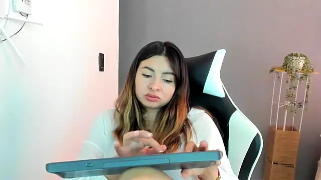 __Emma__11__Lecat_ – Naživo XXX chat