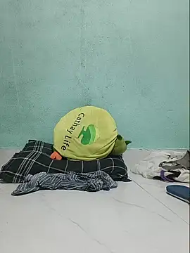 Shine_Mai Adlı Modelin Canlı Sohbet Odası
