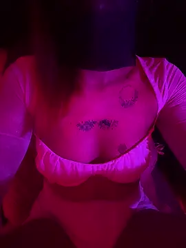 Živá chatovací místnost MiNniE_666