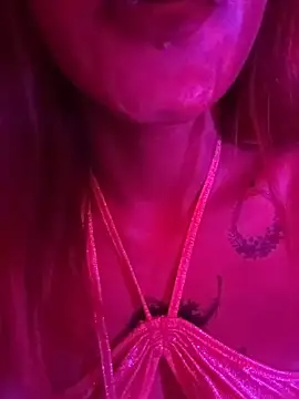 Živá chatovací místnost MiNniE_666