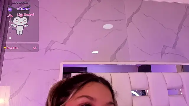 Wonderkloe_'s Live Chat Room