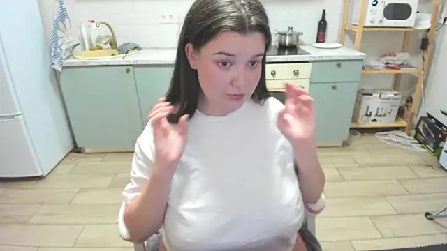 LinaElasm Live Chatraum
