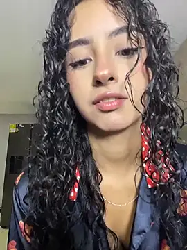 غرفة دردشة RosseMelody المباشرة