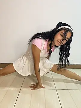 غرفة دردشة RosseMelody المباشرة