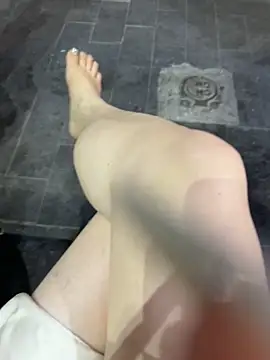 Meii-meyy Adlı Modelin Canlı Sohbet Odası