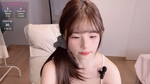 guoguo-77 Adlı Modelin Canlı Sohbet Odası