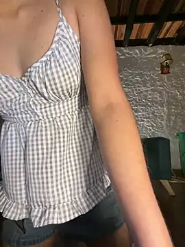 kaori_77 Adlı Modelin Canlı Sohbet Odası