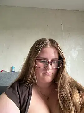 CurvyPaar2's Live Chat Room