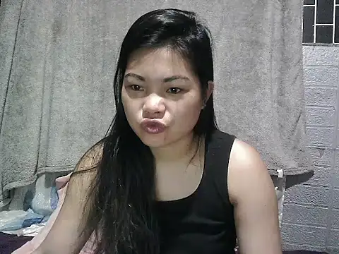 yskaella1's Live Chat Room