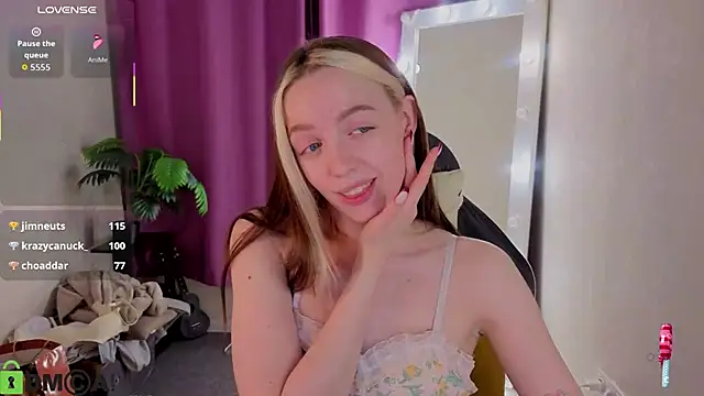 R0cket_bunny Live chatroom