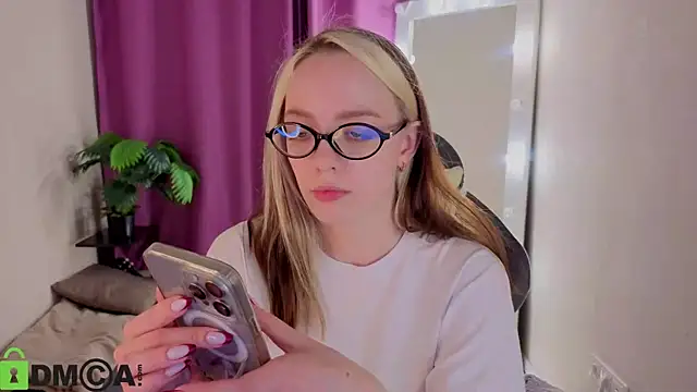 R0cket_bunny's Live Chat Room