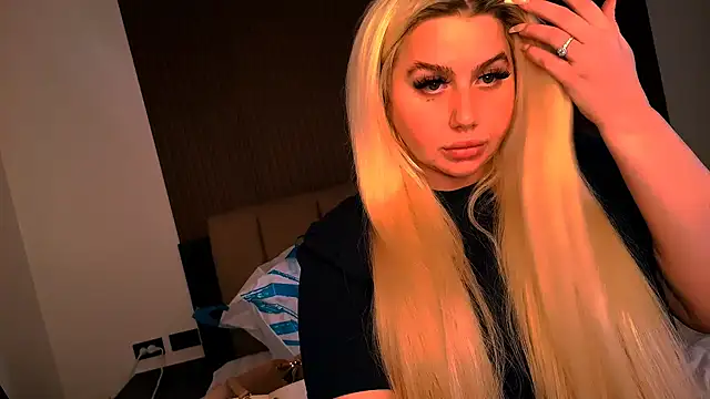 TiaDoll Live chatroom