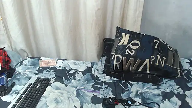 Chat soba uživo modela curvydarckcohocolate