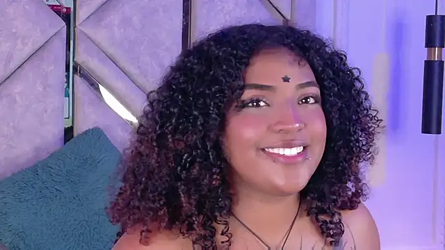 غرفة دردشة Cristal-Jonnes المباشرة