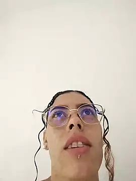 חדר צ'אט בשידור חי של Pamelamiler__