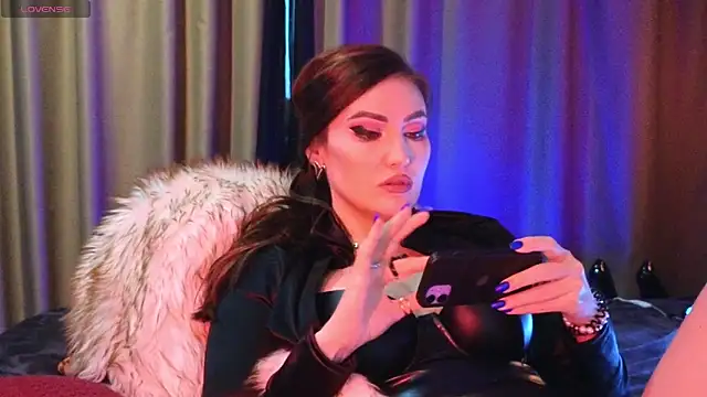 AliceJameson's Live Chat Room