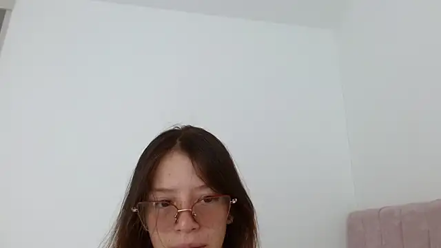 חדר צ'אט בשידור חי של Tiiana