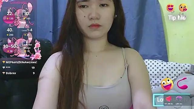 Živá chatovací místnost HornyAsian4uxx