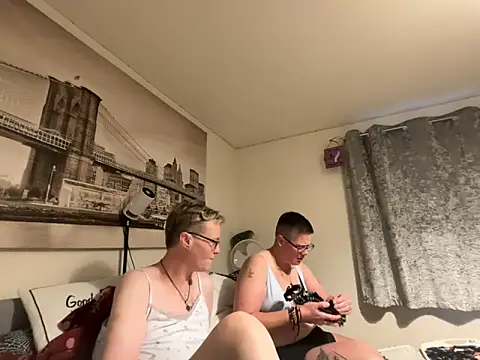Curvy-Jinx's Live Chat Room
