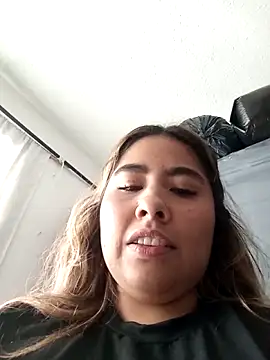 Sofia_Honey1's Live Chat Room