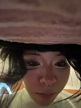 Kitty_yukimura – Naživo chatovacia miestnosť