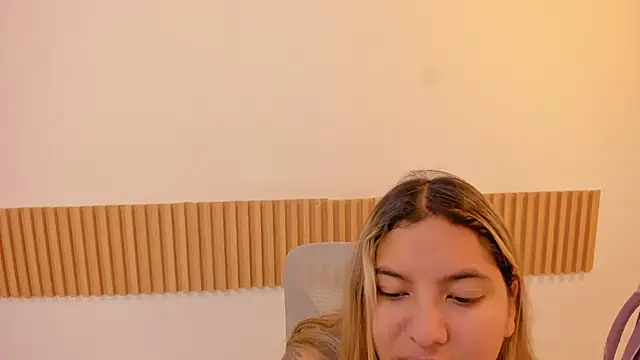 OliviaSweett Adlı Modelin Canlı Sohbet Odası