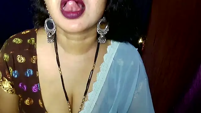 QUEEN_SAKHI1's Live Chat Room