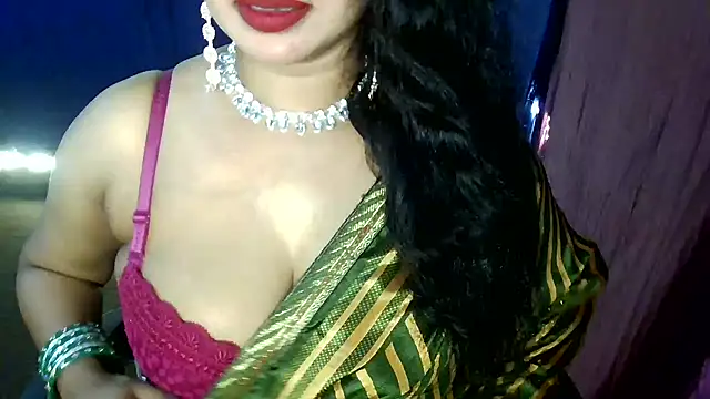 QUEEN_SAKHI1's Live Chat Room