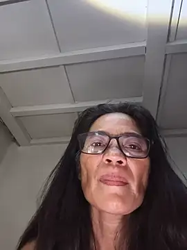 ImYourWoman_55's Live Chat Room