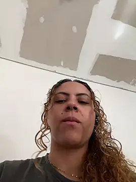 Chloe_Leaozinho লাইভ চ্যাট রুম