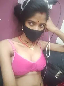 Simran_Love_143 Adlı Modelin Canlı Sohbet Odası