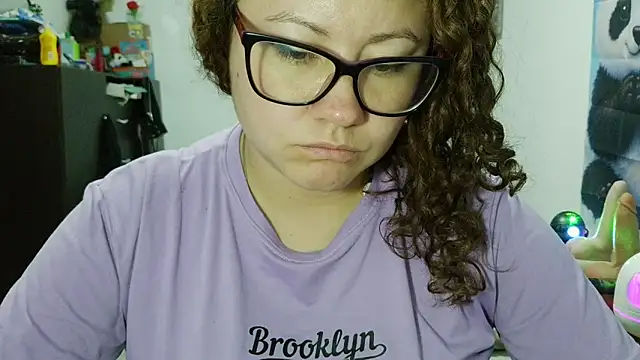 curly_greeneyed Live Chatraum