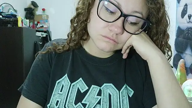 curly_greeneyed Live Chatraum