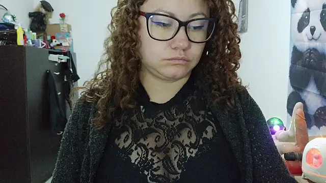 curly_greeneyedn Live chat-huone
