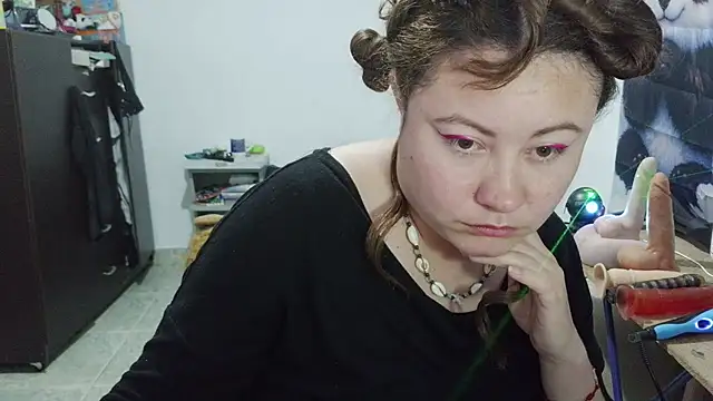 curly_greeneyed লাইভ চ্যাট রুম