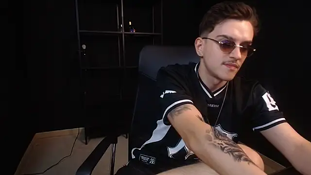 FelixStarkk's Live Sex Cam Show