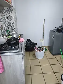 Pokój czatu na żywo – saenz_eymi