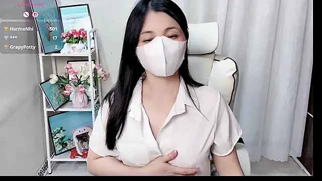 Chat soba uživo modela Clover_Nhi