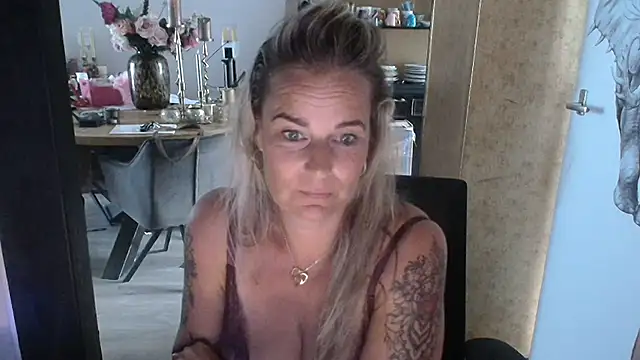xMystiqueMavenx – live sex-cam-show