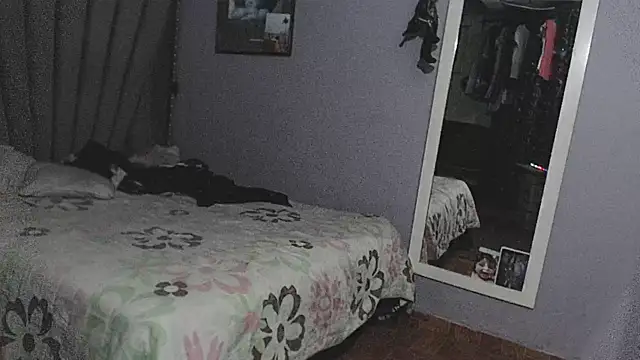 xinamora Adlı Modelin Canlı Sohbet Odası