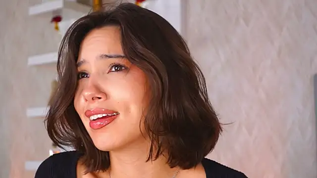 Sofy_Bradd Adlı Modelin Canlı Sohbet Odası