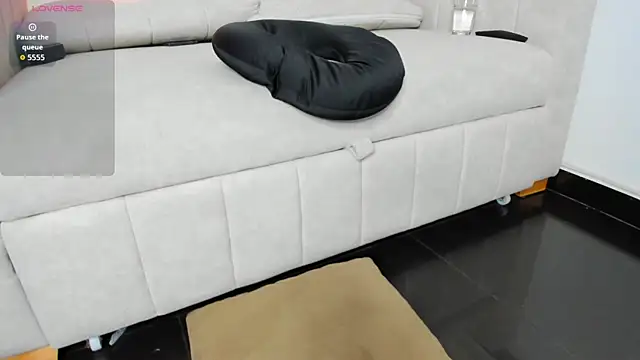 arianna_000 Adlı Modelin Canlı Sohbet Odası