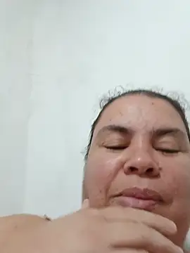 yaneth_ Adlı Modelin Canlı Sohbet Odası