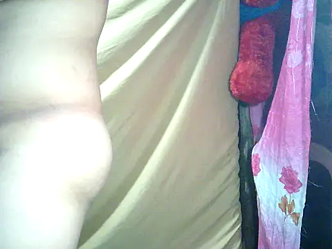 yuana25 Adlı Modelin Canlı Sohbet Odası