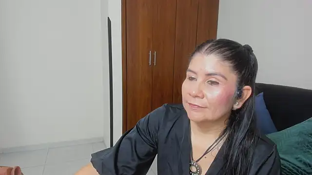 kiraGeiner – live chatrum