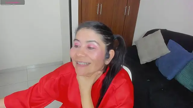 غرفة دردشة kiraGeiner المباشرة