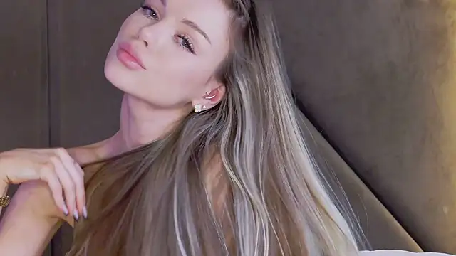 MarilynNova's Live Chat Room