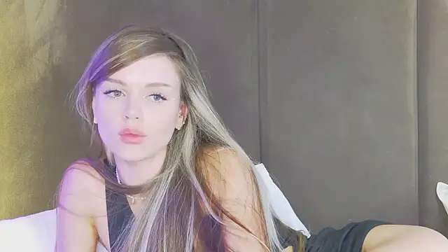 חדר צ'אט בשידור חי של MarilynNova